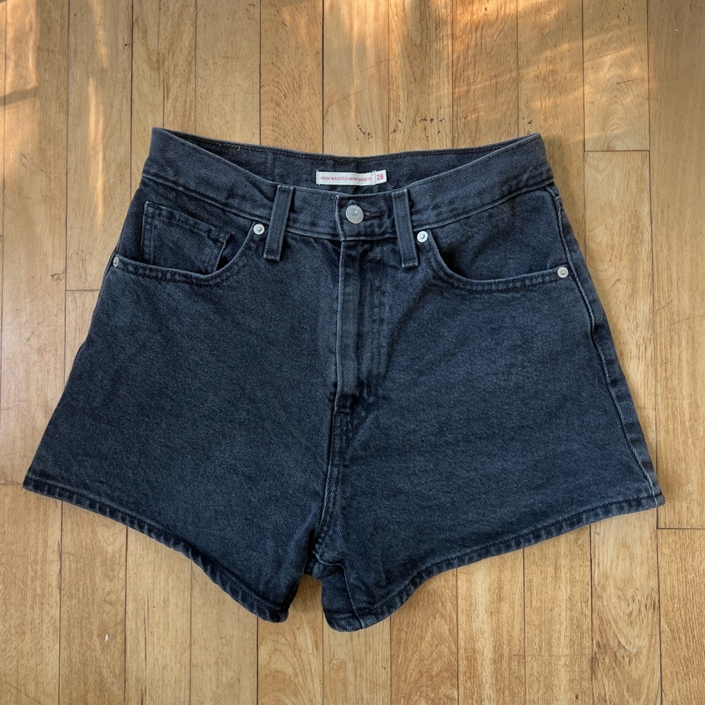 Levi’s High-Waisted Mom Shorts